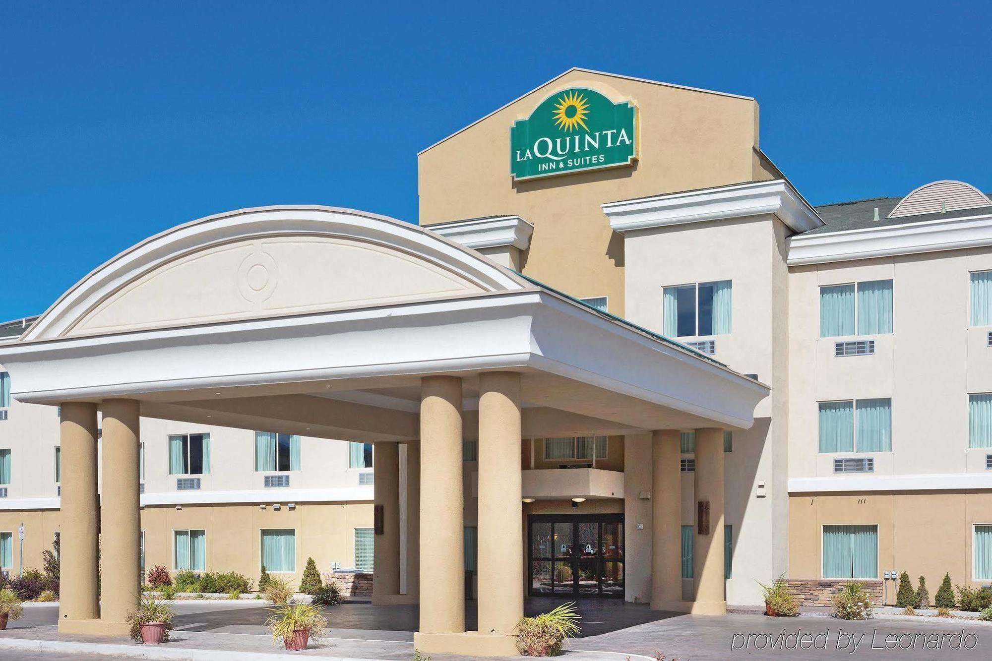La Quinta By Wyndham Ely Hotel Exterior photo
